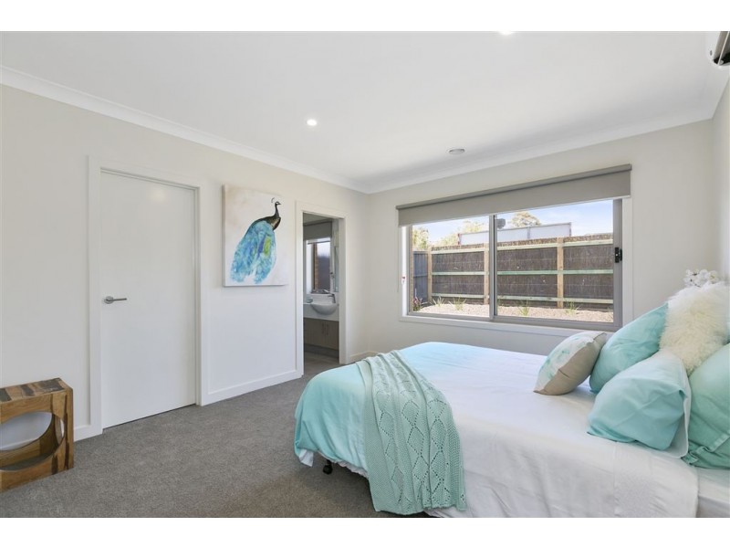 2/21 Beatty Parade, Mornington VIC 3931