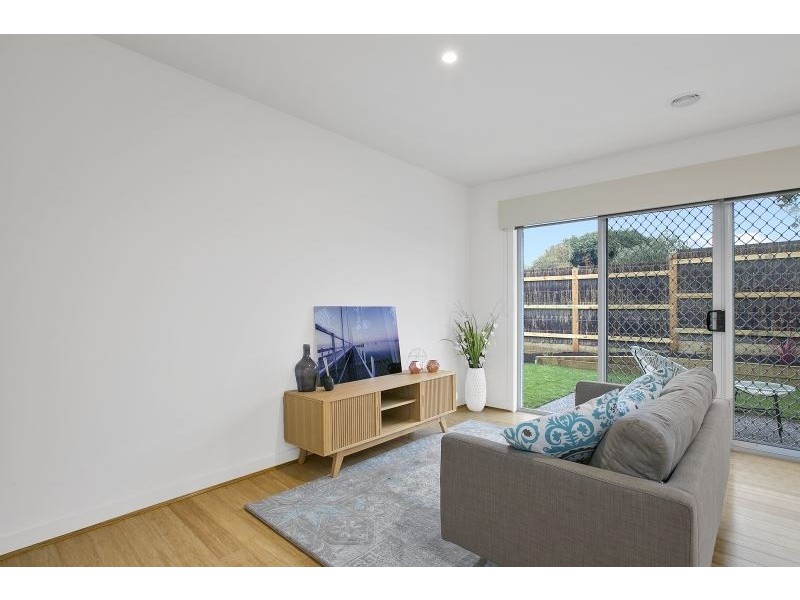 2/21 Beatty Parade, Mornington VIC 3931