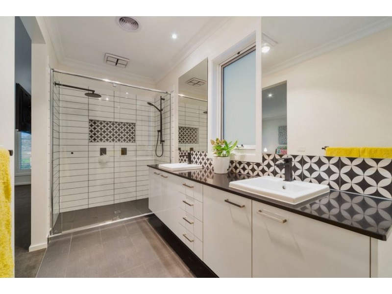 24 Beatty Parade, Mornington VIC 3931