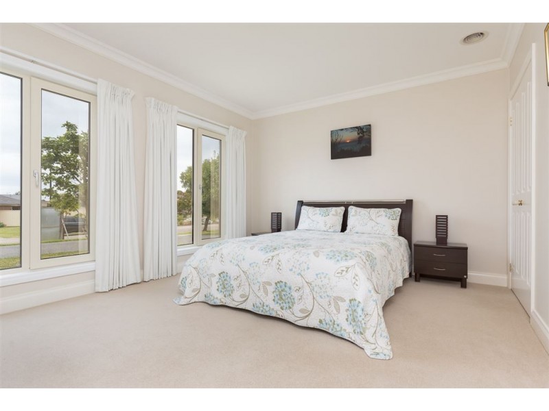 90 Summerfield Drive, Mornington VIC 3931