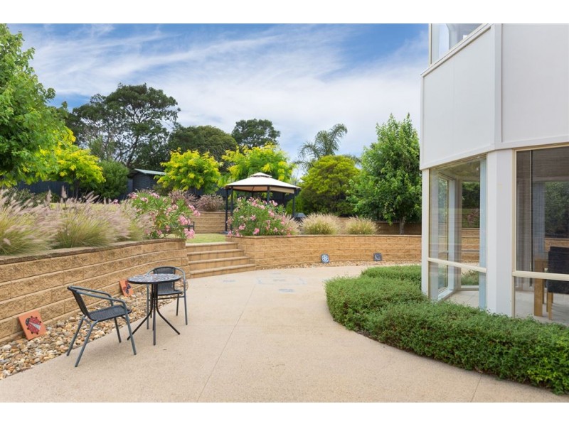 90 Summerfield Drive, Mornington VIC 3931