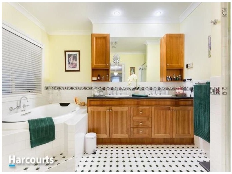 44 Kathleen Crescent, Mornington VIC 3931