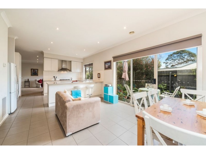 2/3 Pitt Street, Mornington VIC 3931