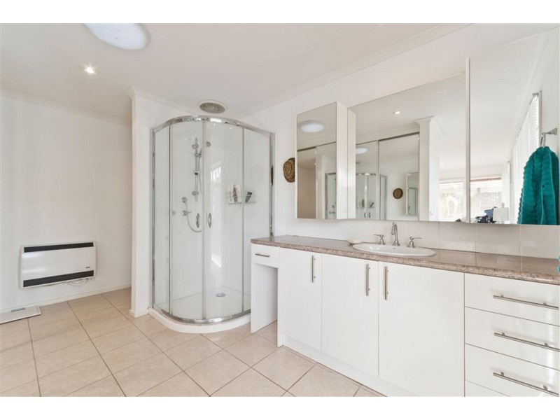 15 Parkside Crescent, Mornington VIC 3931