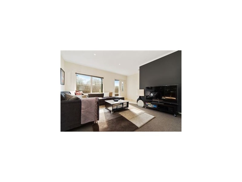 3/7 King Georges Avenue, Mornington VIC 3931