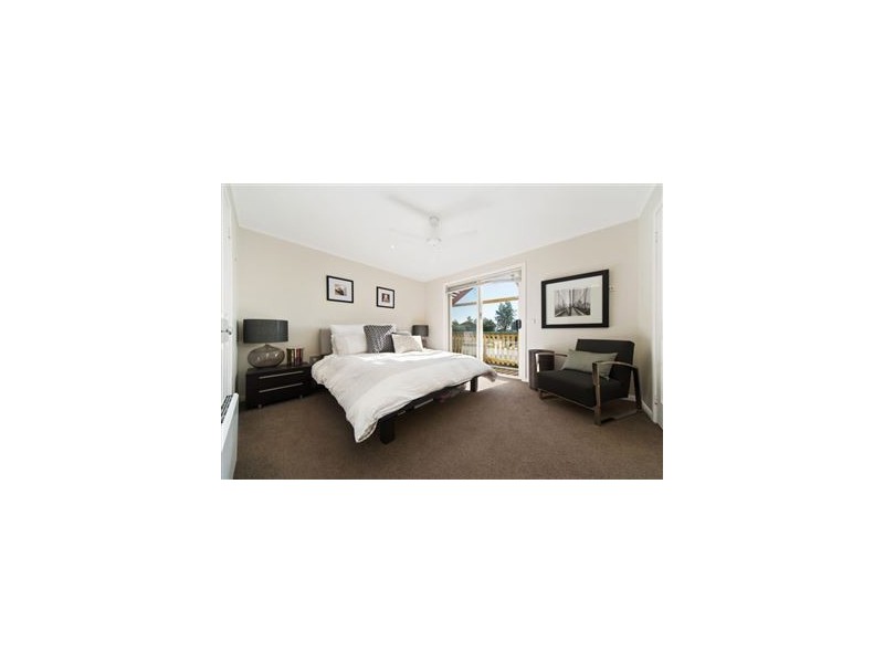 3/7 King Georges Avenue, Mornington VIC 3931