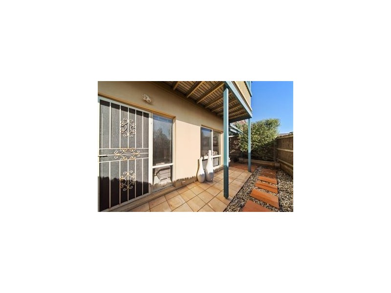 3/7 King Georges Avenue, Mornington VIC 3931