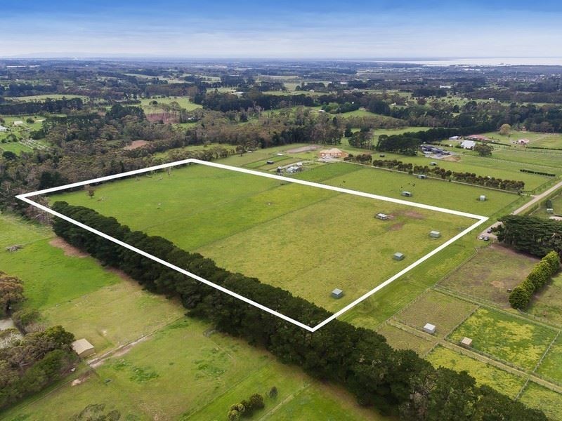 8 Wonderland Avenue, Tuerong VIC 3915