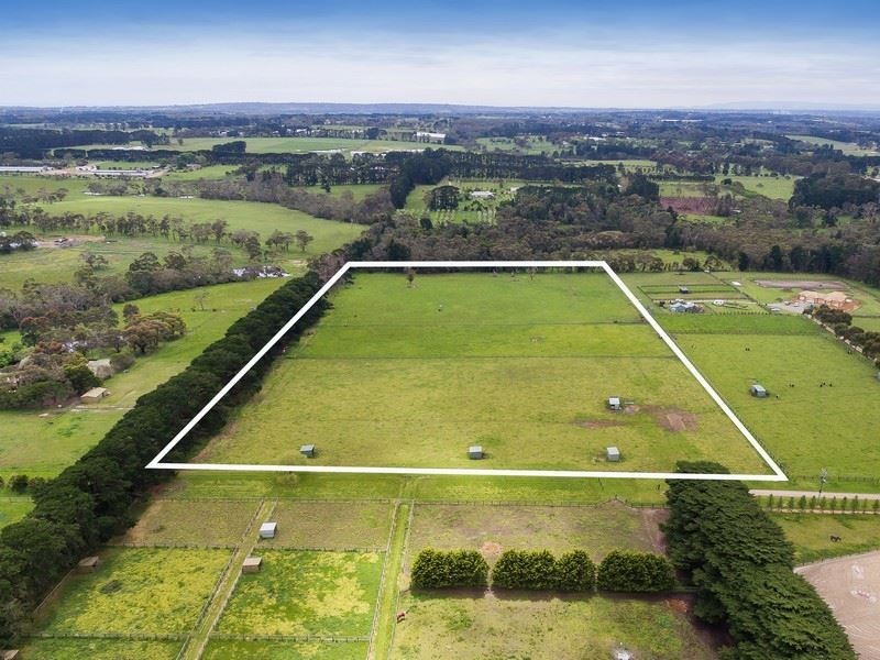 8 Wonderland Avenue, Tuerong VIC 3915