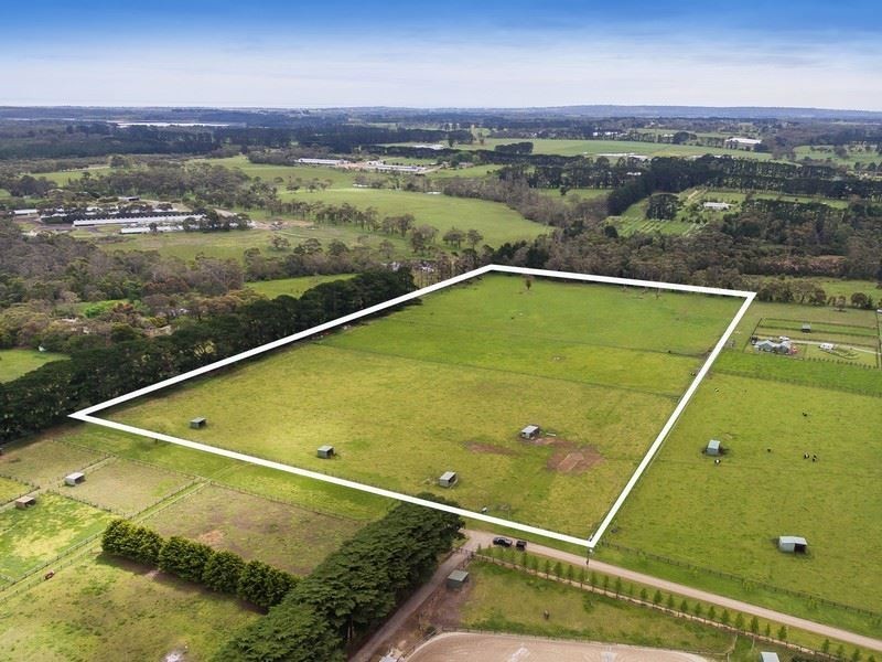 8 Wonderland Avenue, Tuerong VIC 3915