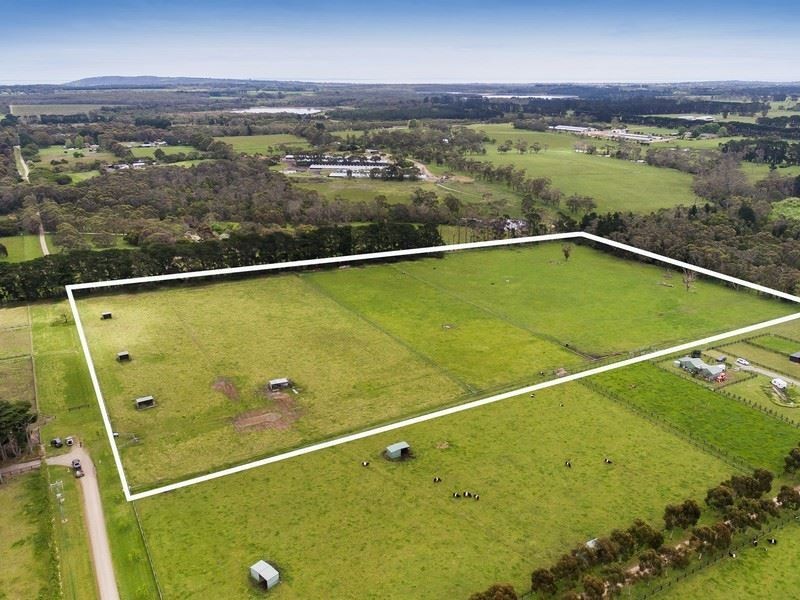 8 Wonderland Avenue, Tuerong VIC 3915