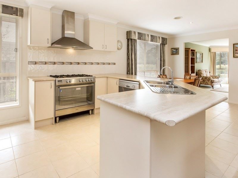 8 Haycutters Crt, Mount Martha VIC 3934