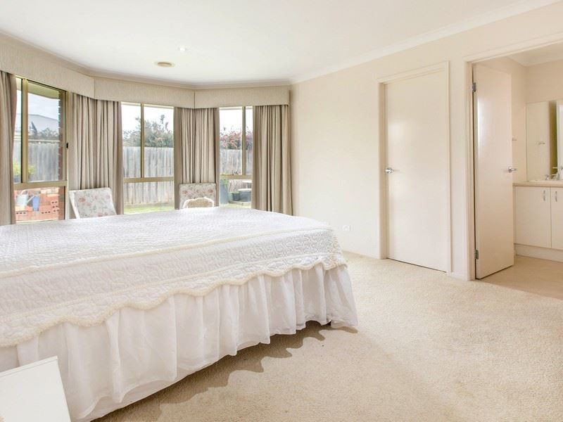 8 Haycutters Crt, Mount Martha VIC 3934