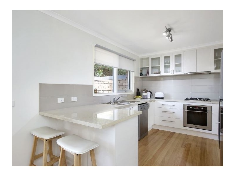 2/11 Bayview Road, Mornington VIC 3931