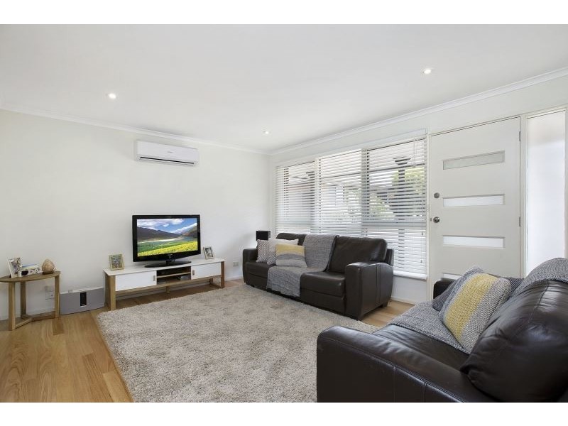 2/11 Bayview Road, Mornington VIC 3931