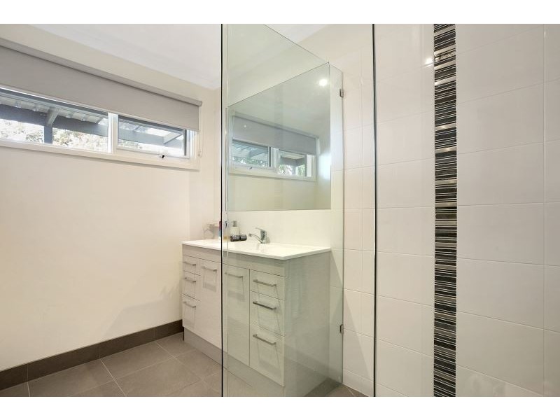 2/11 Bayview Road, Mornington VIC 3931