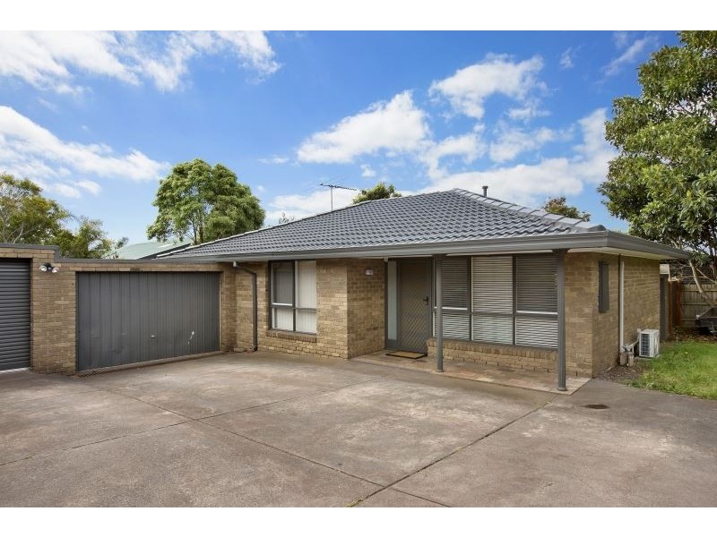 2/11 Bayview Road, Mornington VIC 3931
