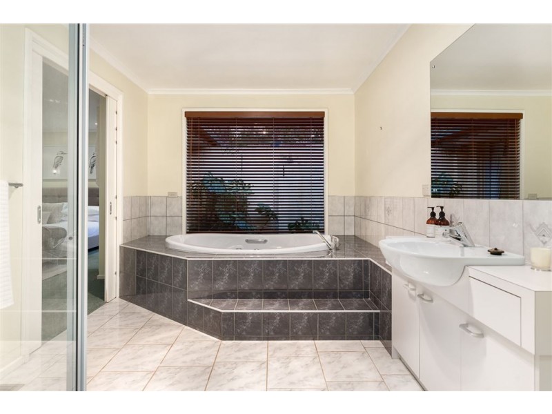 27 Cornwall Crescent, Mount Martha VIC 3934