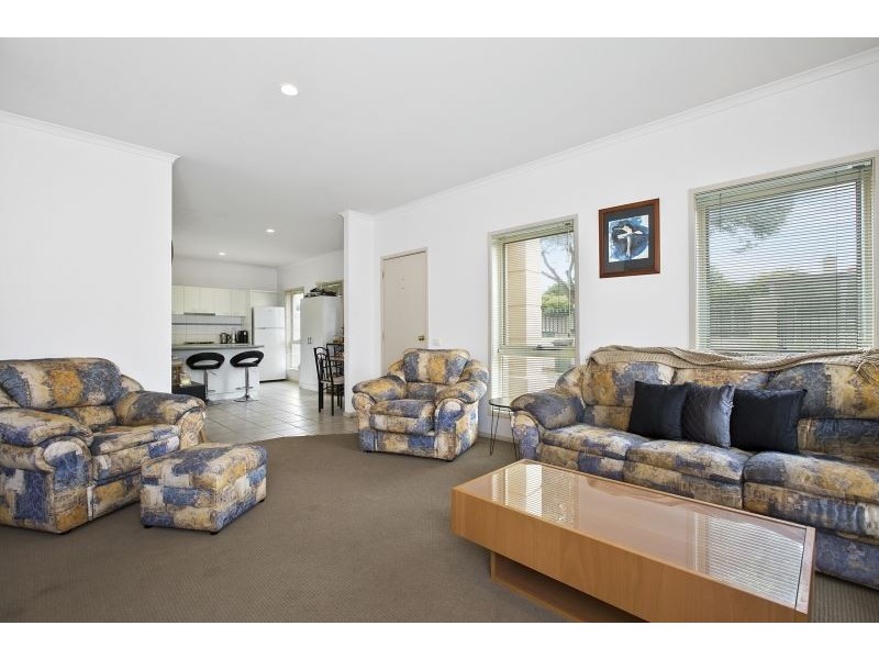 1/42 Shandon Street, Mornington VIC 3931