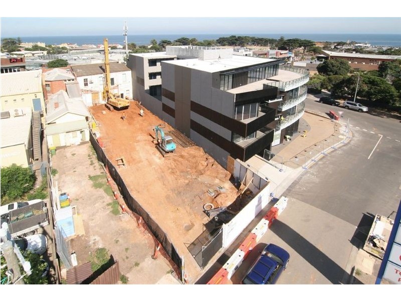 2/28 Main Street, Mornington VIC 3931