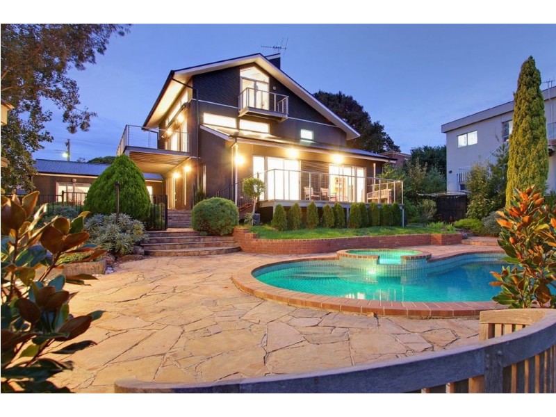 10 Tanti Avenue, Mornington VIC 3931