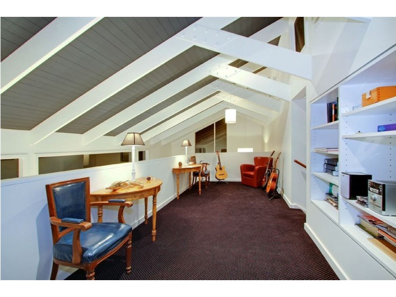 10 Tanti Avenue, Mornington VIC 3931