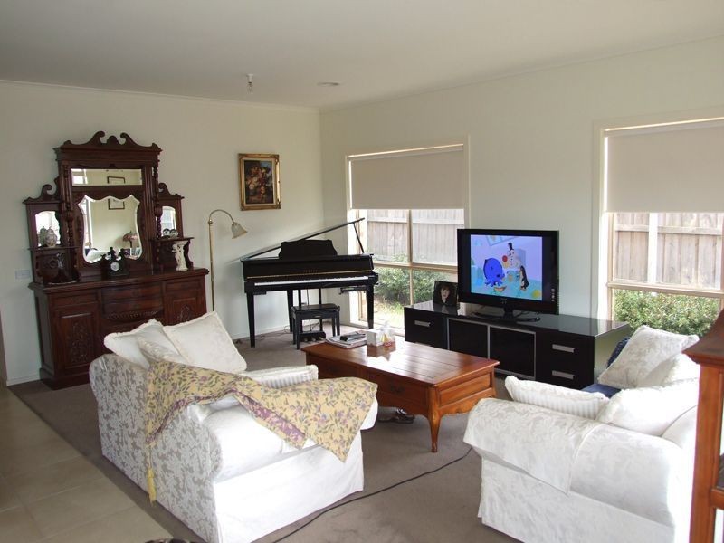 2/13-15 Samantha Drive, Mornington VIC 3931