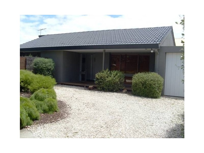 2/10 Gleneagles Ave, Mornington VIC 3931