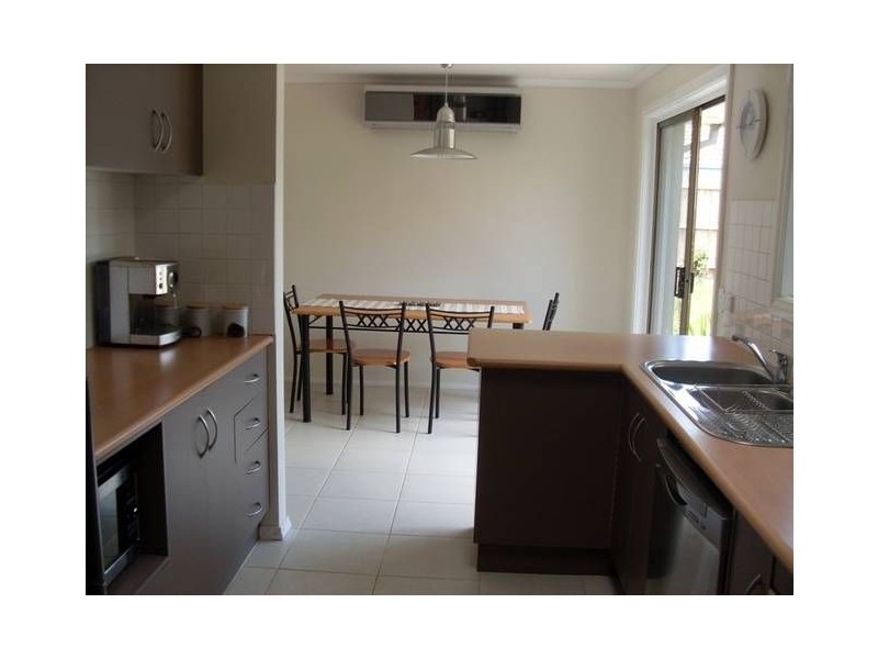 2/10 Gleneagles Ave, Mornington VIC 3931