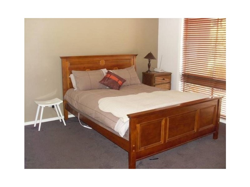 2/10 Gleneagles Ave, Mornington VIC 3931