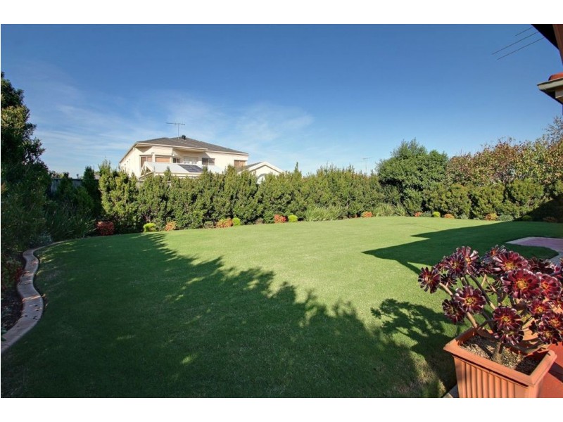 12 Beal Place, Mornington VIC 3931