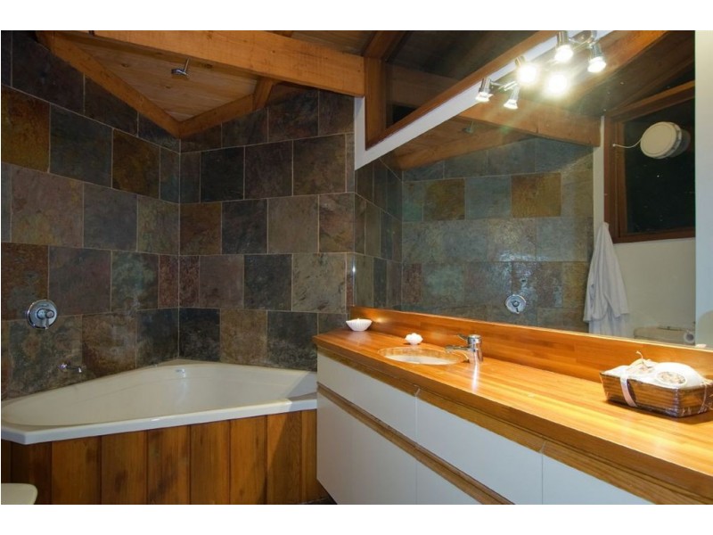 98 Ellerina Road, Mount Martha VIC 3934