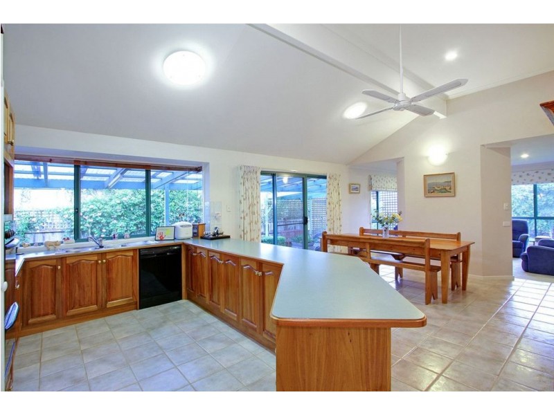 24 Ellinbank Crescent, Mornington VIC 3931