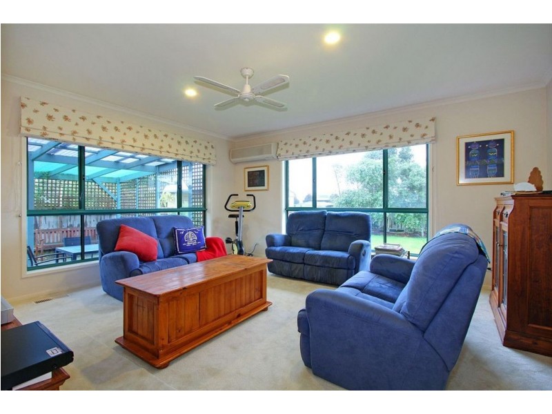 24 Ellinbank Crescent, Mornington VIC 3931