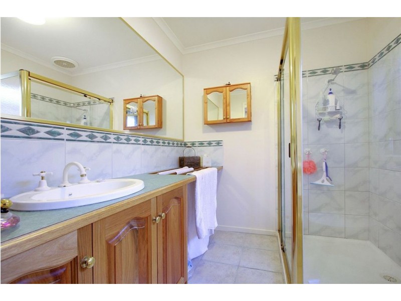 24 Ellinbank Crescent, Mornington VIC 3931