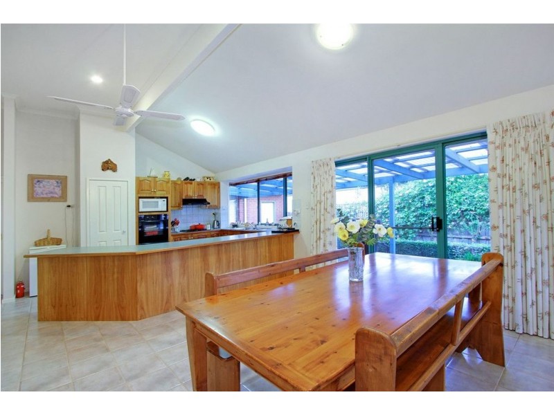 24 Ellinbank Crescent, Mornington VIC 3931