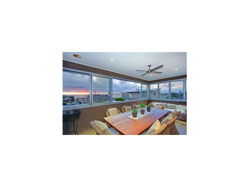 3/42 Queen Street, Mornington VIC 3931