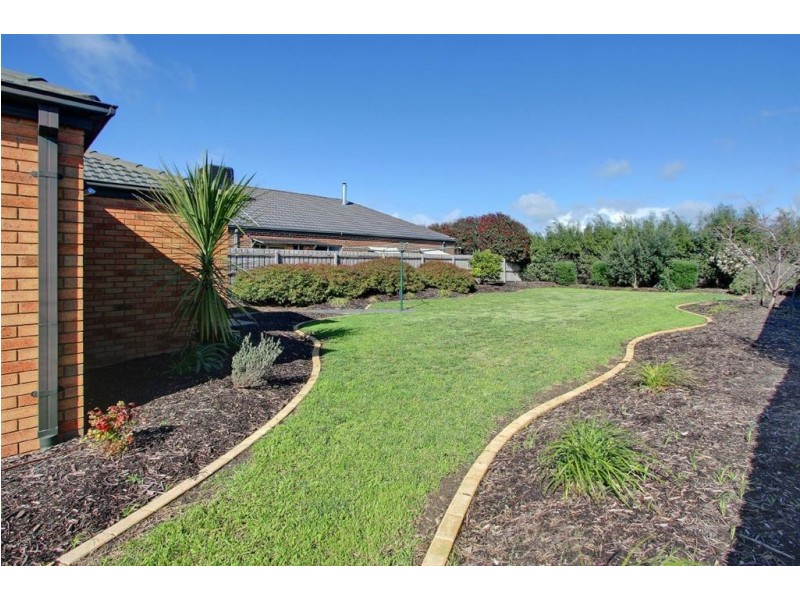 11 Samantha Drive, Mornington VIC 3931