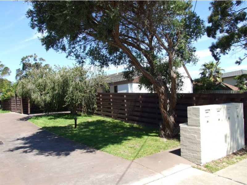 8/4 Oakland Street, Mornington VIC 3931