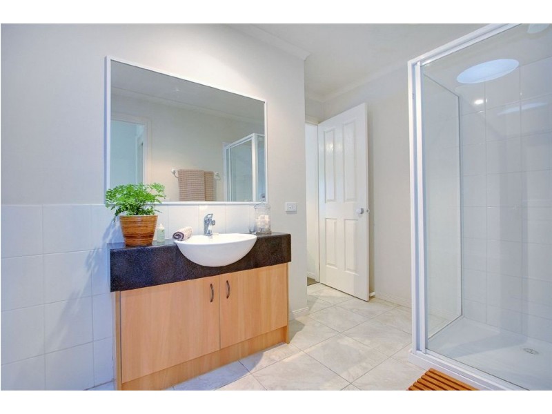 1/111 Tanti Avenue, Mornington VIC 3931