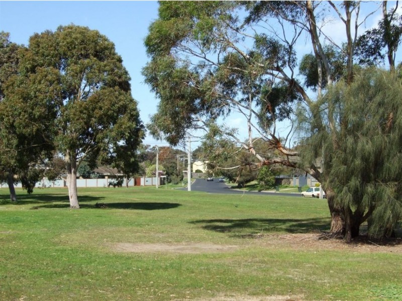 10 Troon Avenue, Mornington VIC 3931