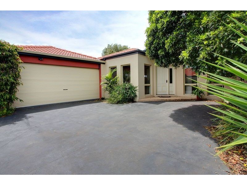 2/12 Napier Street, Mornington VIC 3931