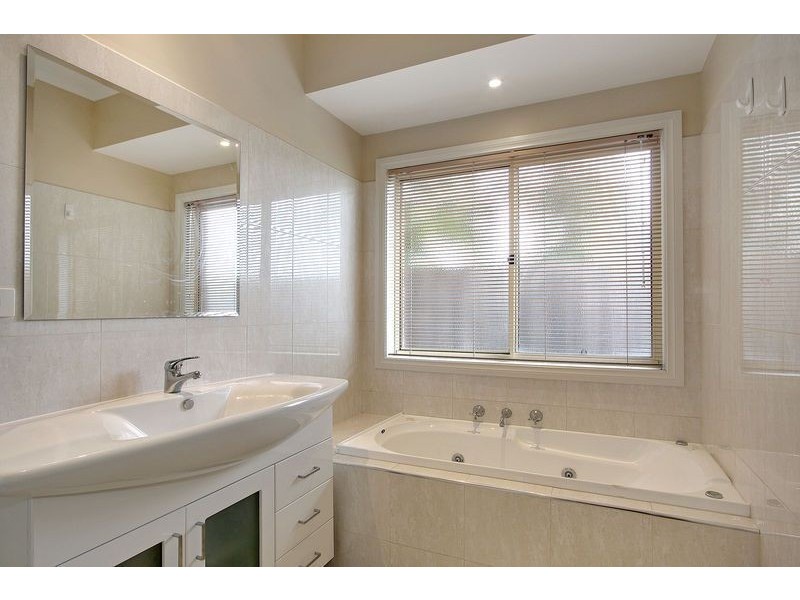 2/12 Napier Street, Mornington VIC 3931