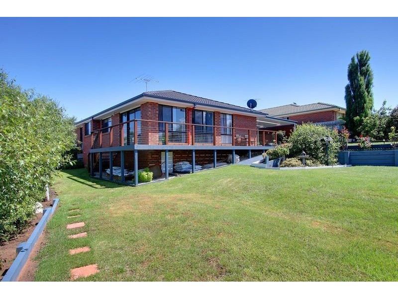 6 Waltham Drive, Mornington VIC 3931