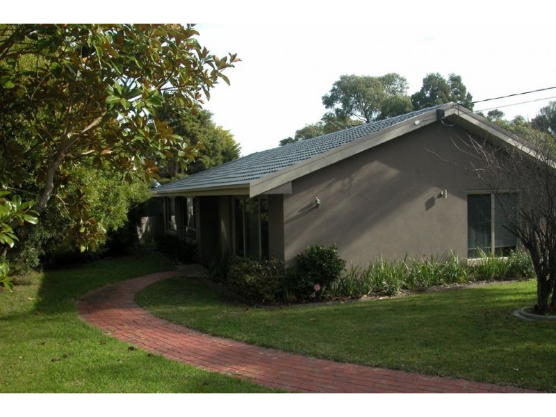 11 Pender Avenue, Mornington VIC 3931