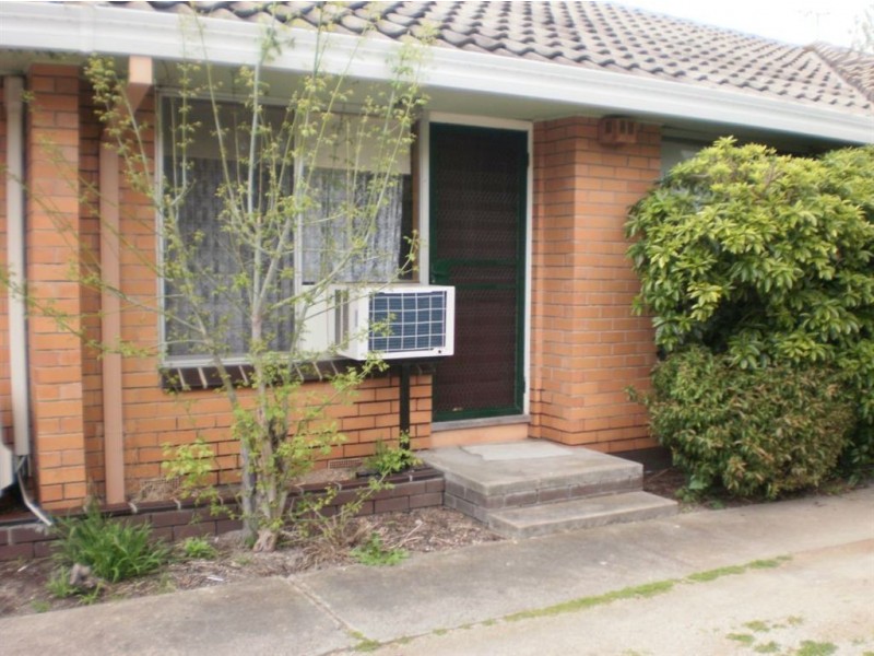 3/4 Cricklewood Ave, Frankston VIC 3199