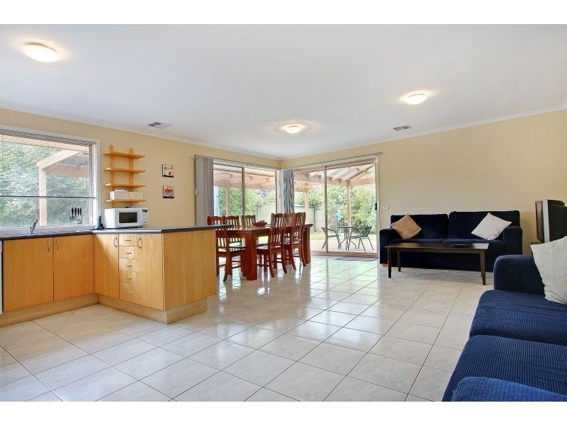 38 Parkside Cres, Mornington VIC 3931