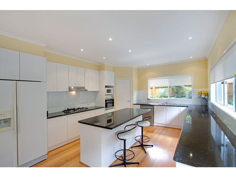 15 Tyalla Grove, Mornington VIC 3931