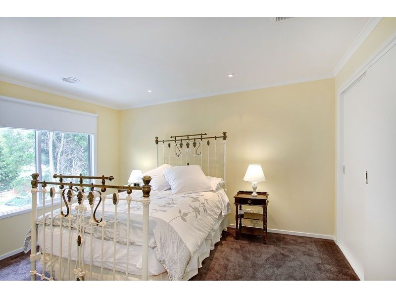 15 Tyalla Grove, Mornington VIC 3931