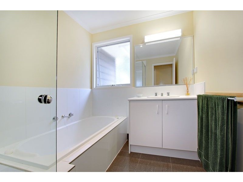 15 Tyalla Grove, Mornington VIC 3931